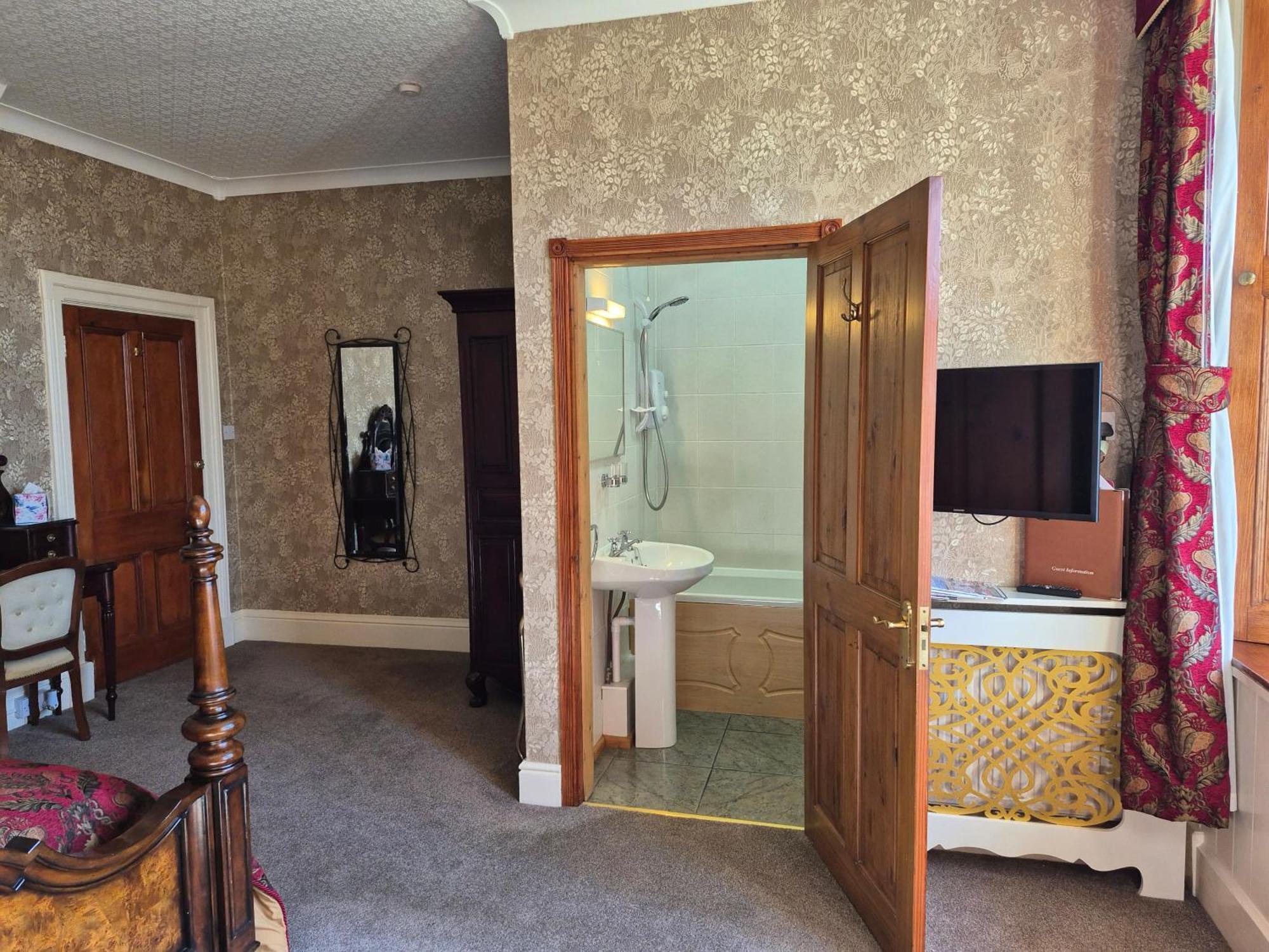 ‪‪St. David's Guest House‬‬  هافرفوردوست المظهر الخارجي الصورة